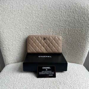 Chanel Caviar Classic Long Zipped wallet